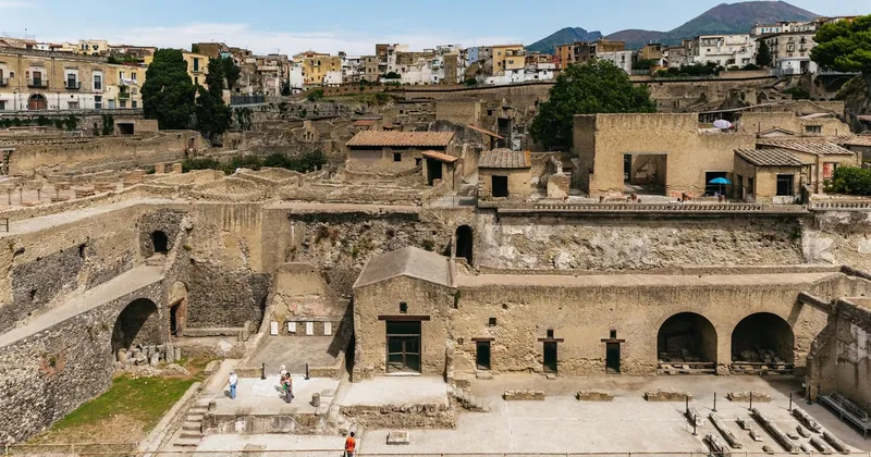 Herculaneum: Skip-the-Line Guided Tour with Archaeologist